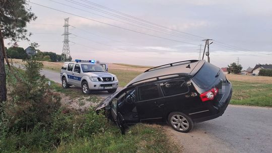 4 promile i auto w rowie. Nietrzeźwy pasażer nie pomógł w dalszej jeździe