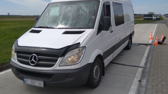 4 tony żółtego sera w takim samochodzie to waga wręcz "abstrakcyjna"