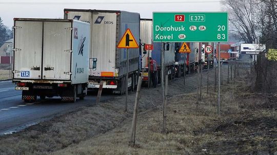 40-godzinne kolejki na granicy. \"To nie strajk, to święta\"