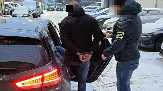 40-latek nożem i widelcem zaatakował kolegę. Trafił do aresztu 40-latek nożem i widelcem zaatakował kolegę. Trafił do aresztu