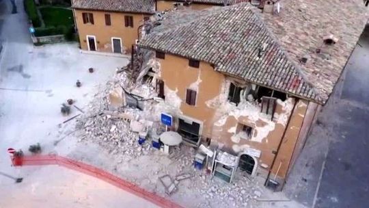 40 tys. Włochów bez dachu nad głową. Najsilniejsze trzęsienie ziemi od 36 lat