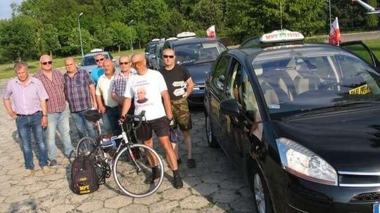 400 km na rowerze. Dziennie. Z prośbą o wsparcie dla chorego