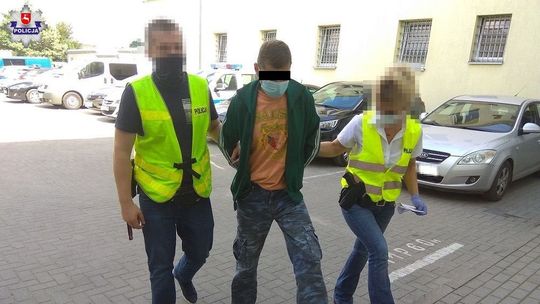 43-latek uprawiał w domu ponad 50 krzaków konopi, miał też marihuanę