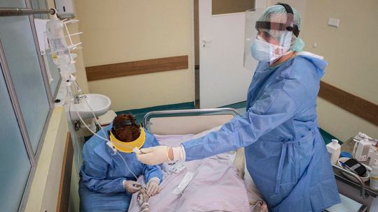 4683 nowych zakażeń koronawirusem. Niedzielny raport Ministerstwa Zdrowia