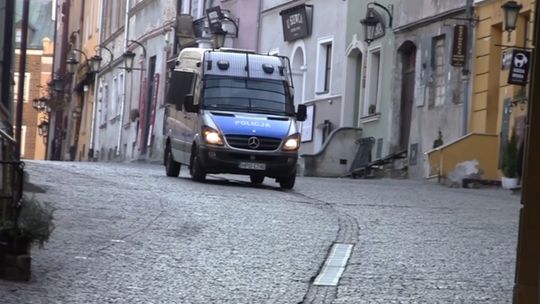 494 przypadki naruszeń zasad kwarantanny w całym kraju. Sporadyczne przypadki gromadzenia się w grupach