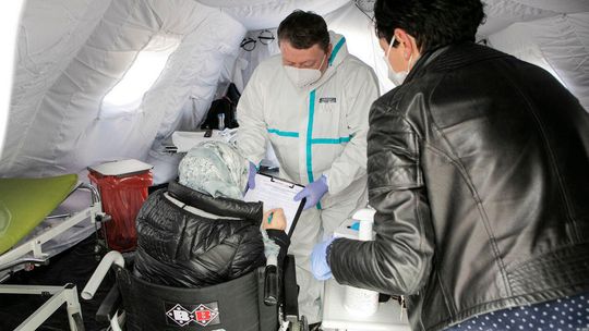 5. 11. 2020. Rekordowe 27 tys. zakażeń. Zmarło ponad 360 osób