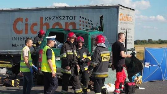 5 osób zginęło w wypadku na obwodnicy Lublina. Kierowcę busa pilnują w szpitalu policjanci