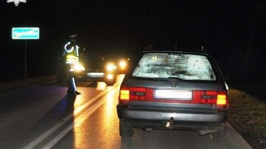 50-latek wpadł pod samochód. Był kompletnie pijany 