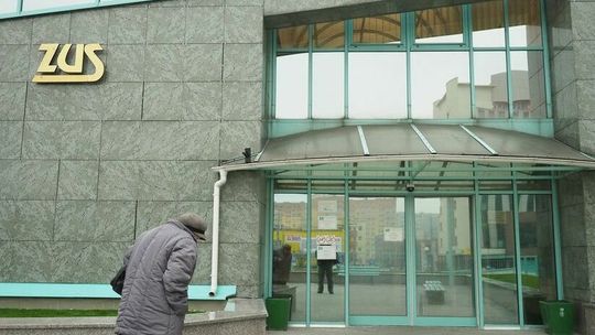 500+ dla uchodźców z Ukrainy. Można składać wnioski, chętni byli w weekend w ZUS