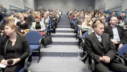 500 złotych na dziecko. Duże zainteresowanie programem, MOPR: Mamy sporo uwag