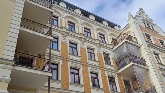 Dzikusy grożą wysadzeniem kamienicy w powietrze. Miasto i policja milczą