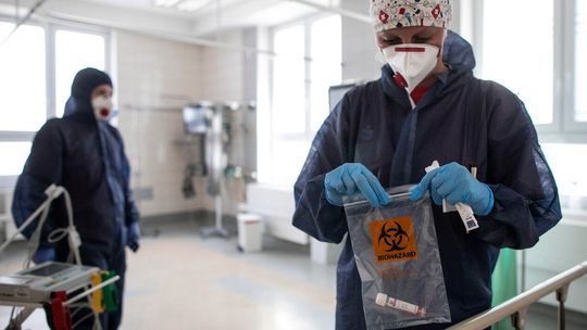 6919 nowych przypadków zakażenia koronawirusem w Polsce. Zmarło 443 chorych