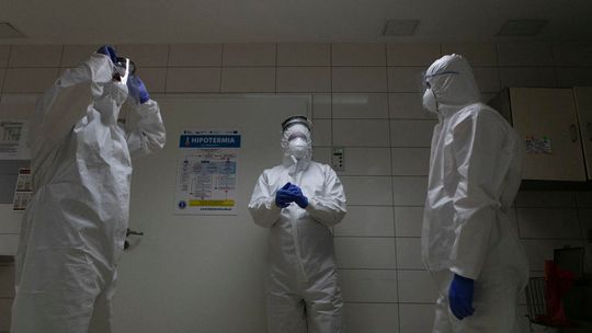 6930 przypadków zakażenia koronawirusem w Polsce. Zmarło 34 chorych z woj. lubelskiego