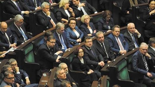 7,6 tys. zł na rękę dla posła i senatora. "Jestem wściekły"