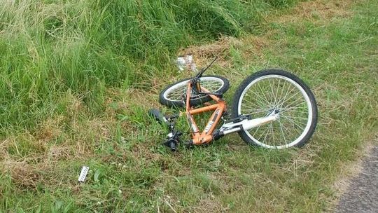 7-latek na rowerze wjechał pod samochód dostawczy