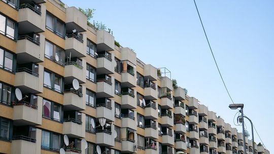 7-latek wypadł przez balkon. Zabrał go śmigłowiec LPR