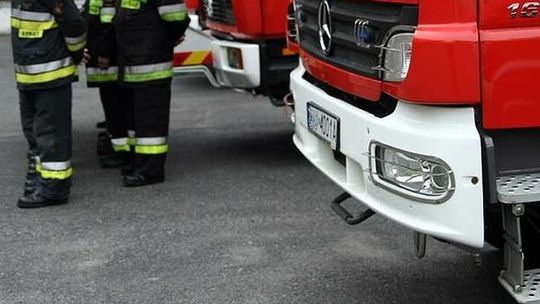 7-letnie dziecko na wycieczce wypadło z wozu strażackiego