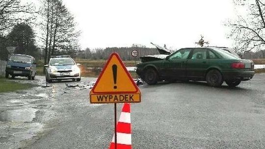70-latek nie zauważył golfa. Doszło do wypadku