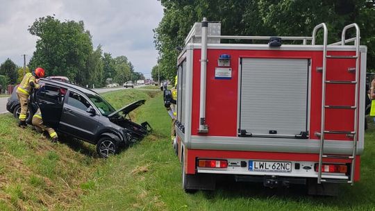 70-latka wjechała do rowu w Urszulinie. Policja apeluje o ostrożność