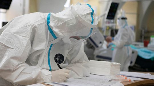 7156 nowych przypadków zakażenia koronawirusem w Polsce. Zmarło 389 chorych