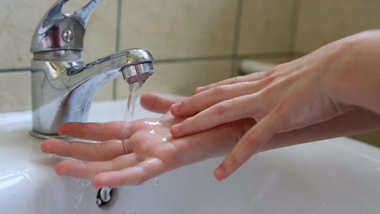 74 tysiące litrów wody "wyparowało", mieszkańcy bloku muszą dopłacać różnicę