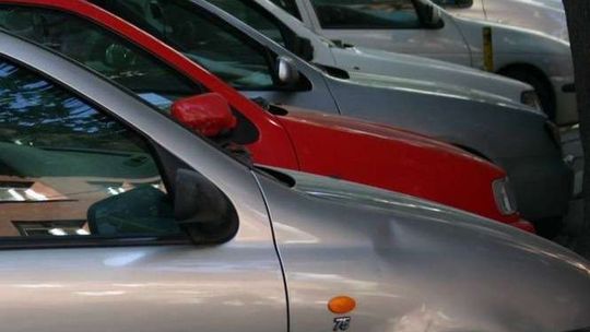 75-latek rysował samochody, bo parkowały przed blokiem