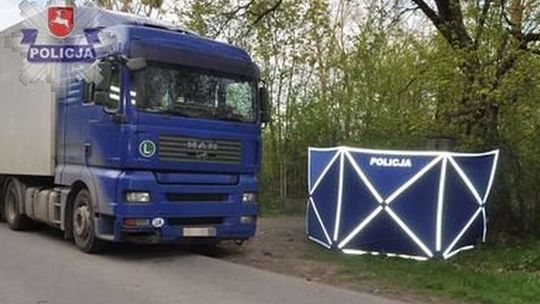 75-latek zginął pod tirem. Gwałtownie skręcił i trafił pod koła