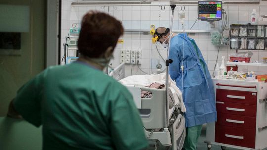 7795 nowych przypadków zakażenia koronawirusem w Polsce. Zmarło 386 chorych