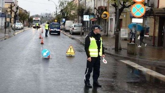 81-latek potrącił pieszą na przejściu. Kobieta w szpitalu 