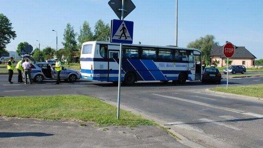 83-letni kierowca wjechał pod autobus PKS. Nie żyje