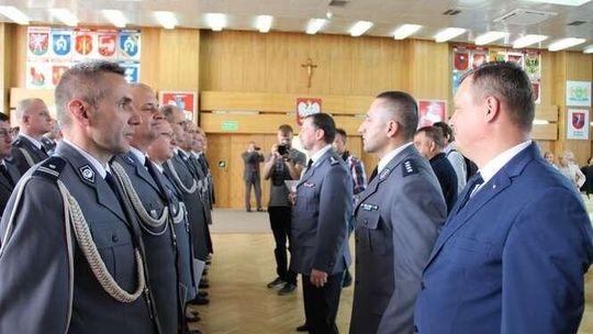 85 awansów w "jednej z najskuteczniejszych jednostek". Lista awansowanych policjantów