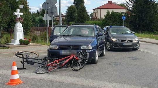 85-letni kierowca wjechał w rowerzystów