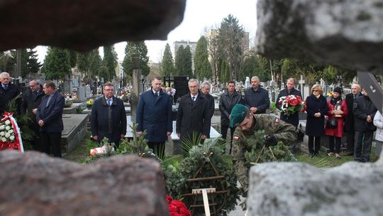 9. rocznica katastrofy smoleńskiej. "Wciąż bardzo trudno jest poradzić sobie na co dzień bez obecności męża"