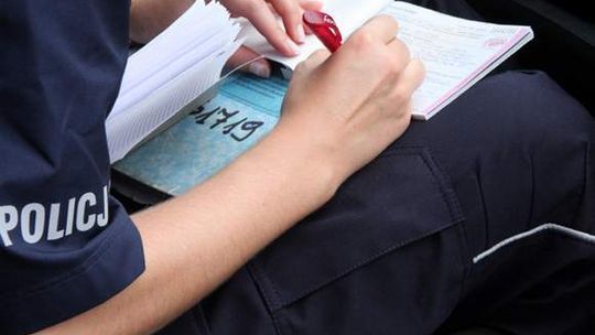 90-letni kierowca jechał wężykiem. Wydmuchał 1,5 promila