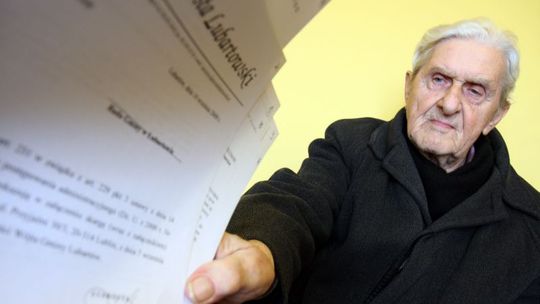 92-latek od lat próbuje oddać działkę w dobre ręce. Nikt jej nie chce