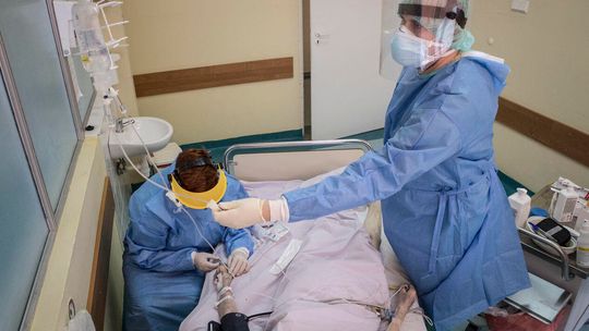 9505 nowych przypadków zakażenia koronawirusem w Polsce. Zmarło 513 chorych