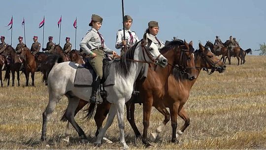 99. rocznica Bitwy pod Komarowem. Rekonstrukcja historyczna [wideo]