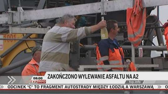 A2 ma być przejezdna na Euro2012. Robotnicy z szampanem