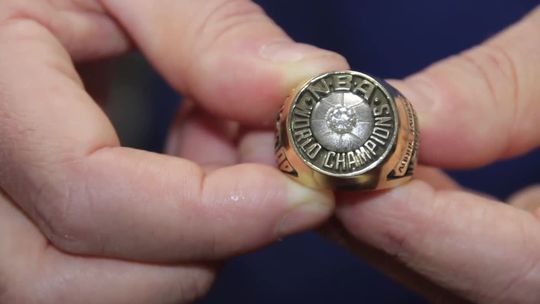 Abdul-Jabbar oddał cztery pierścienie mistrzowskie NBA na licytację. Pieniądze trafią na cele charytatywne [wideo]