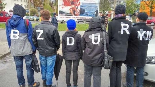 Aborcja. Dwie przeciwne sobie pikiety przed szpitalem w Lublinie