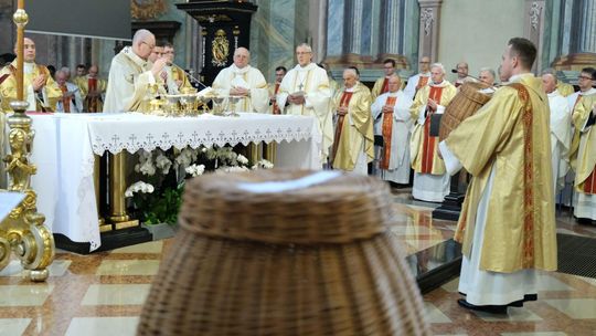 Abp Budzik: Wybujały erotyzm zatruwa nasze duchowe środowisko, w którym żyjemy