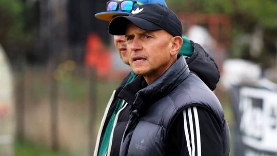 Absolwent Domaszewnica zrobił prezent trenerowi