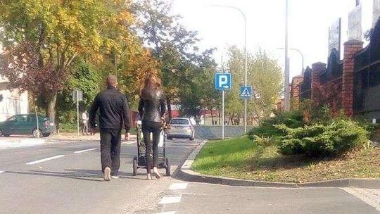 Absurd. Tutaj pieszy... powinien podfrunąć?