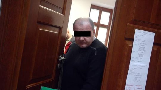 Absurd w sądzie. Adwokat najpierw wystąpił jako oskarżony, a później obrońca