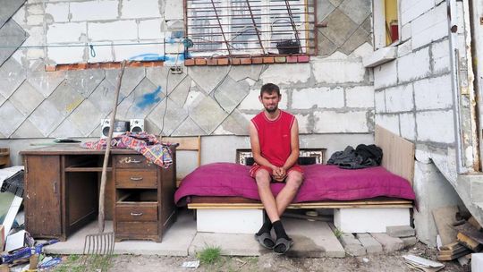 Adam nie poznał dobrego serca sąsiadów. "Trudny przypadek" okradziony i wykorzystany