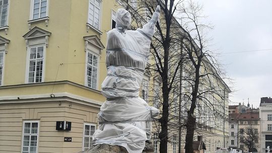 Adonis i Neptun w potrzebie. Lublinianie pomagają ochronić zabytki Lwowa