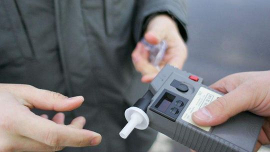 Adwokat wypił i pojechał. Kwestionuje badanie alkomatem