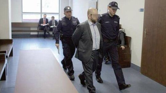 Adwokat zadał żonie dwa ciosy nożem. Wcześniej dotkliwie pobił