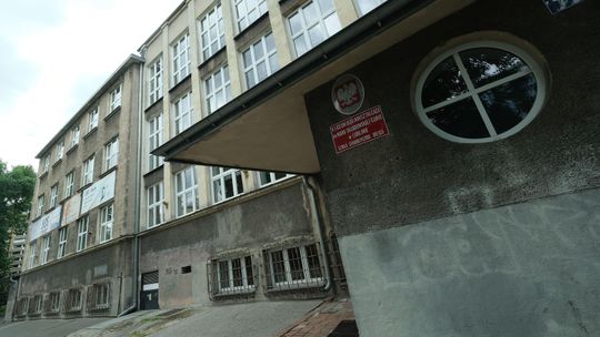 Afera w 5 LO w Lublinie, długa lista nieprawidłowości. Ratusz: Dyrektor zostaje