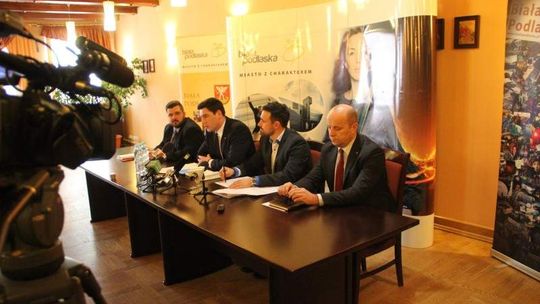 Afera w Białej Podlaskiej. Urzędnicy się wyprowadzają, prezydent się tłumaczy